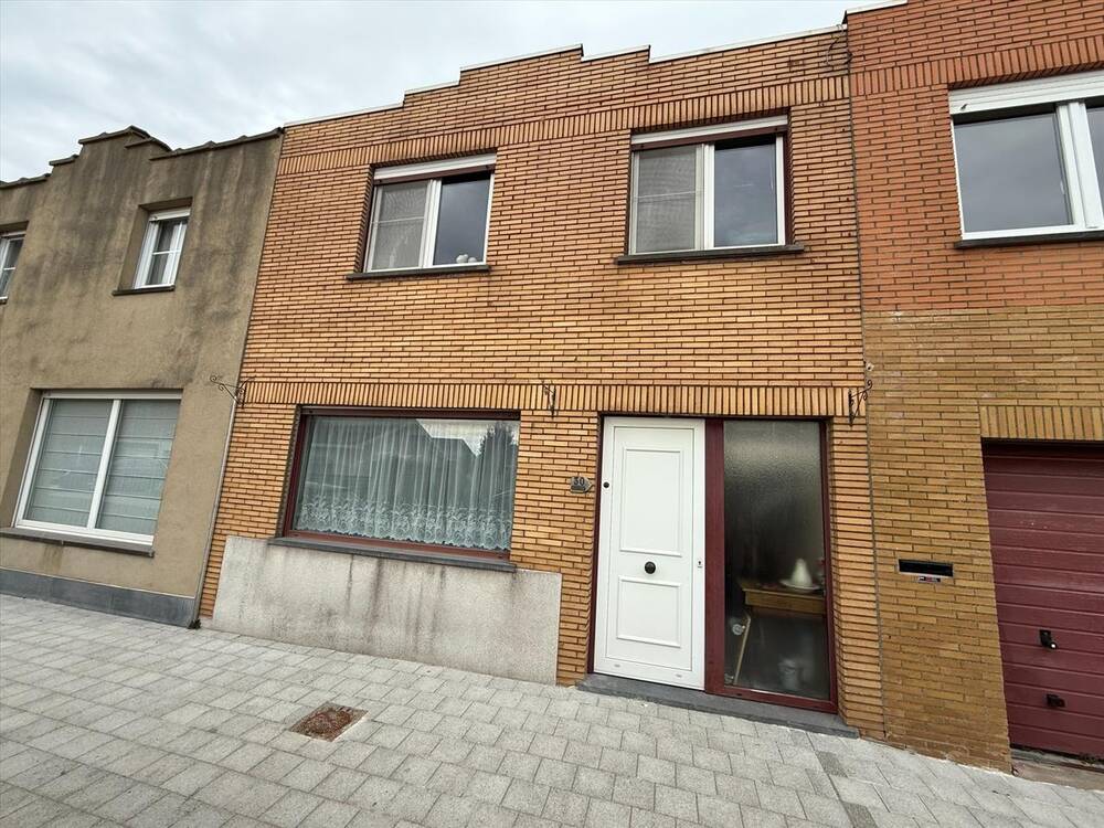 Huis te  koop in Slijpe 8433 178000.00€ 5 slaapkamers 196.00m² - Zoekertje 414094