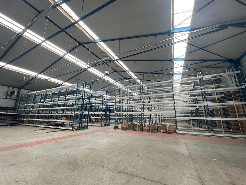 Handelszaak te  huur in Oudenburg 8460 7000.00€  slaapkamers 2124.00m² - Zoekertje 413845