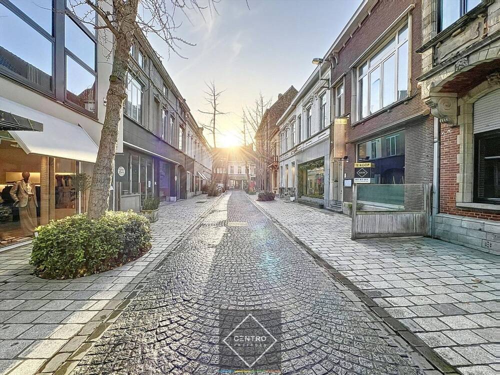 Handelszaak te  koop in Roeselare 8800 299000.00€  slaapkamers 292.00m² - Zoekertje 414958