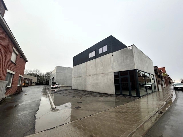 Handelszaak te  koop in Roeselare 8800 220000.00€ 0 slaapkamers 168.75m² - Zoekertje 418859