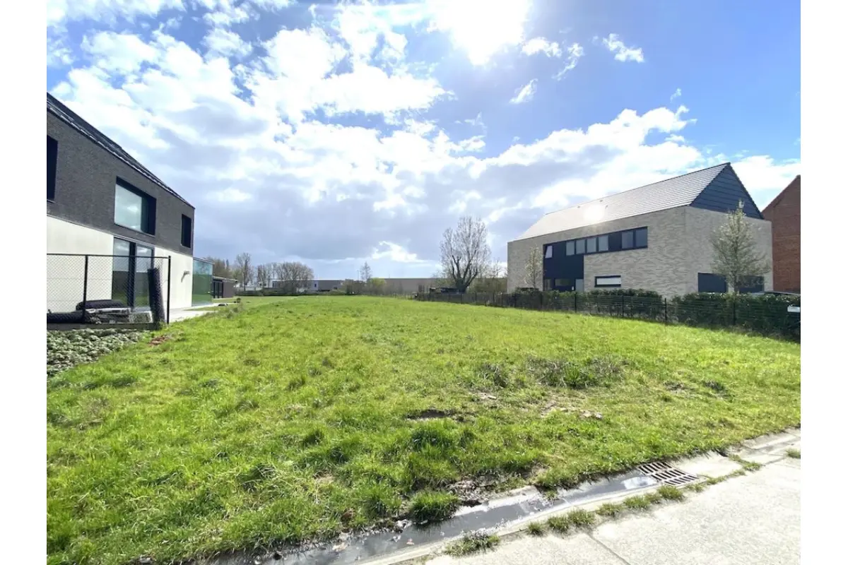 Bouwgrond te  koop in Roeselare 8800 299000.00€  slaapkamers m² - Zoekertje 419719