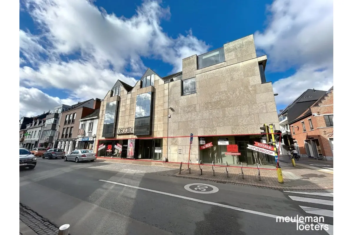 Handelszaak te  huur in Oostkamp 8020 3500.00€  slaapkamers m² - Zoekertje 422294