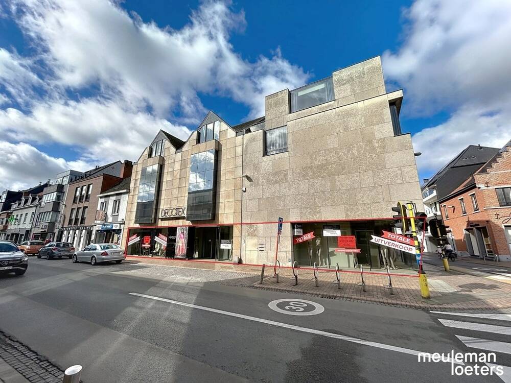 Handelszaak te  huur in Oostkamp 8020 3500.00€  slaapkamers m² - Zoekertje 422294