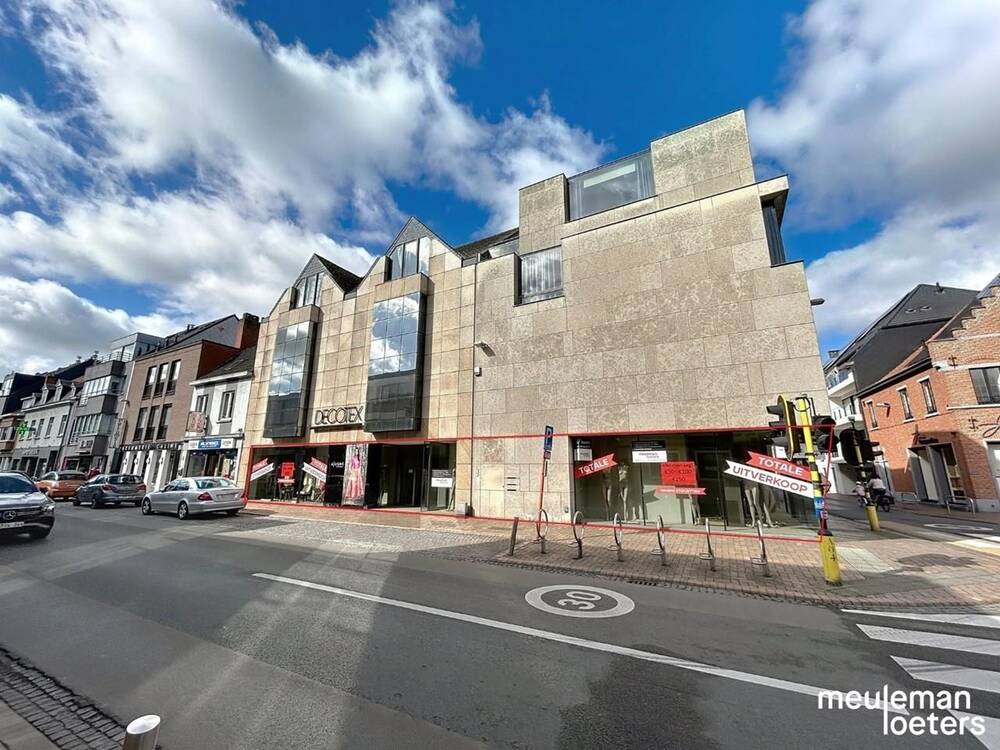 Handelszaak te  huur in Oostkamp 8020 3500.00€  slaapkamers m² - Zoekertje 422294