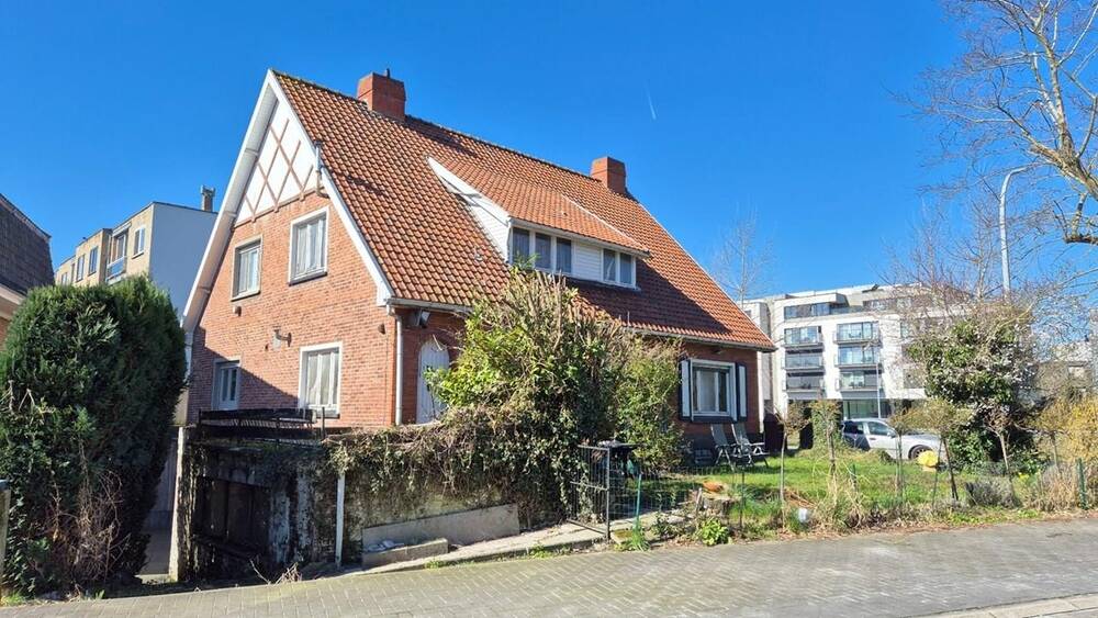 Huis te koop in Assebroek 8310 225000.00€ 2 slaapkamers 200.00m² - Zoekertje 422450