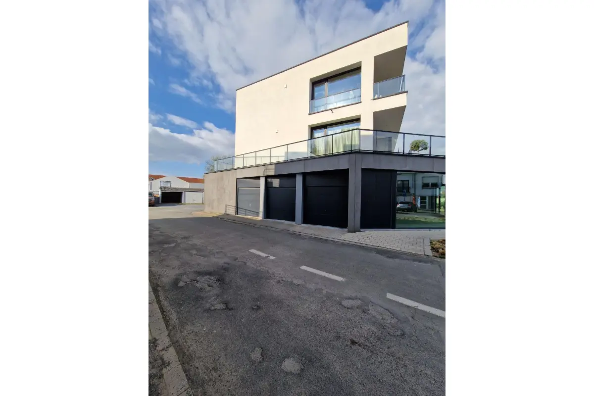 Parking & garage te  koop in Meulebeke 8760 30000.00€  slaapkamers m² - Zoekertje 614185