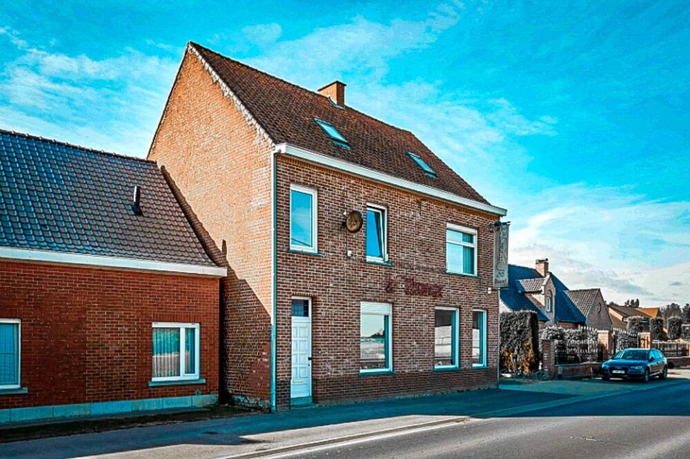 Mixgebouw te  koop in Staden 8840 299000.00€ 6 slaapkamers 273.00m² - Zoekertje 425204