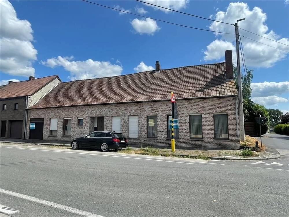 Huis te  koop in Bossuit 8583 230000.00€ 4 slaapkamers 218.00m² - Zoekertje 426135