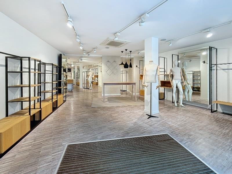 Handelszaak te huur in Waregem 8790 2000.00€ slaapkamers 250.00m² - Zoekertje 426345