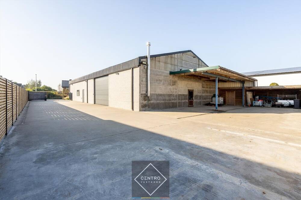 Handelszaak te  koop in Roeselare 8800 0.00€ 3 slaapkamers 553.00m² - Zoekertje 426313