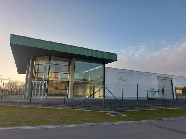 Handelszaak te huur in Meulebeke 8760 3600.00€ slaapkamers 800.00m² - Zoekertje 456960