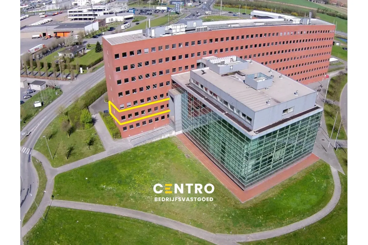 Handelszaak te  huur in Ieper 8900 0.00€  slaapkamers 255.00m² - Zoekertje 428993