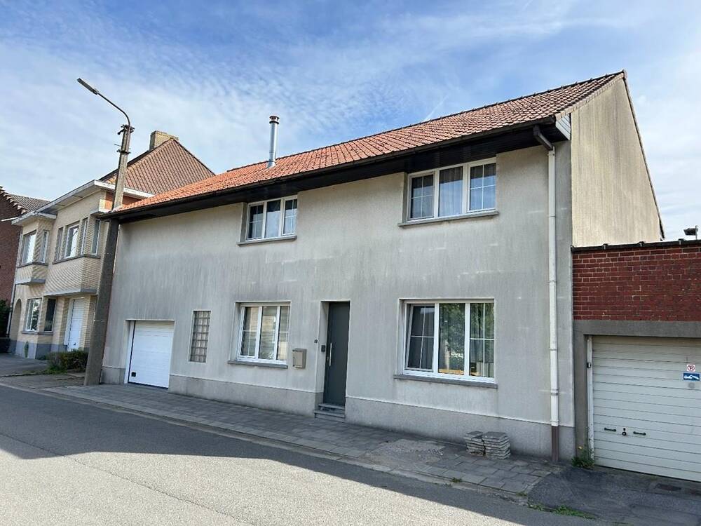 Huis te  koop in Wielsbeke 8710 299000.00€ 6 slaapkamers m² - Zoekertje 435899