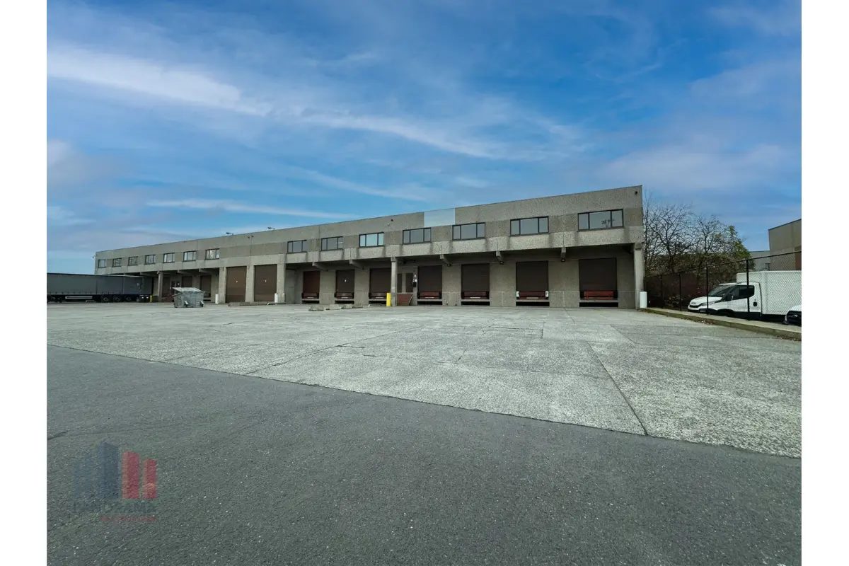 Handelszaak te  huur in Menen 8930 7000.00€  slaapkamers 1520.00m² - Zoekertje 438298