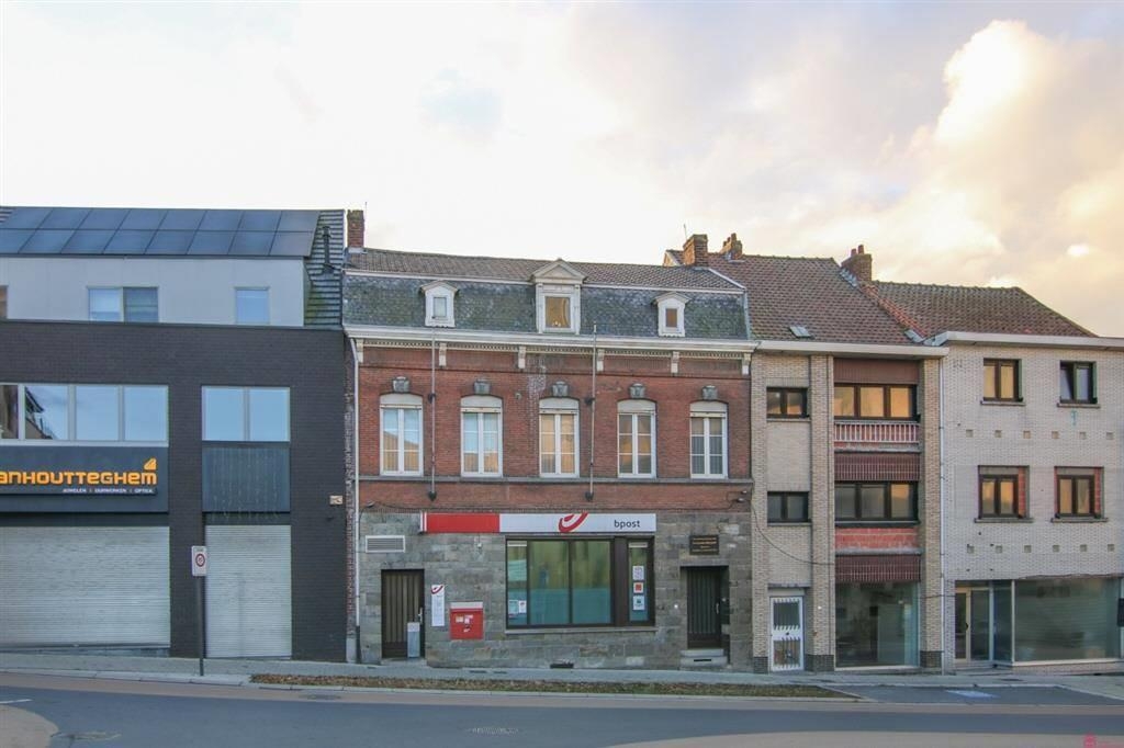 Handelszaak te koop in Zwevegem 8550 650000.00€ slaapkamers m² - Zoekertje 437845