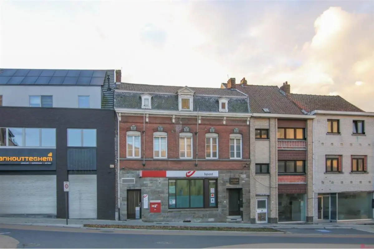 Handelszaak te  koop in Zwevegem 8550 650000.00€  slaapkamers m² - Zoekertje 437845