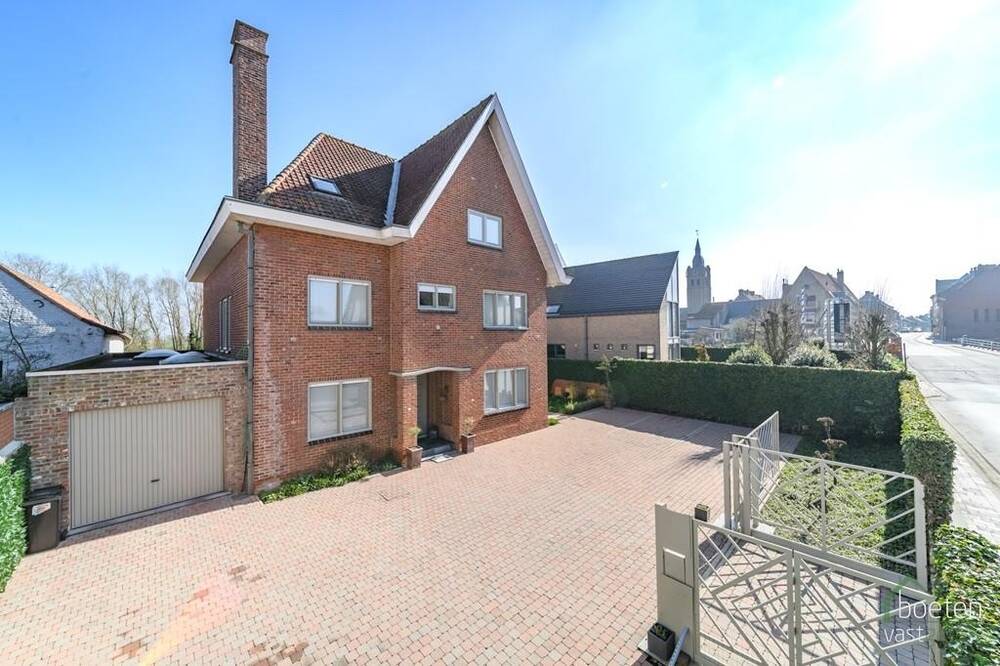 Huis te koop in Roesbrugge-Haringe 8972 690000.00€ 6 slaapkamers 390.00m² - Zoekertje 438449