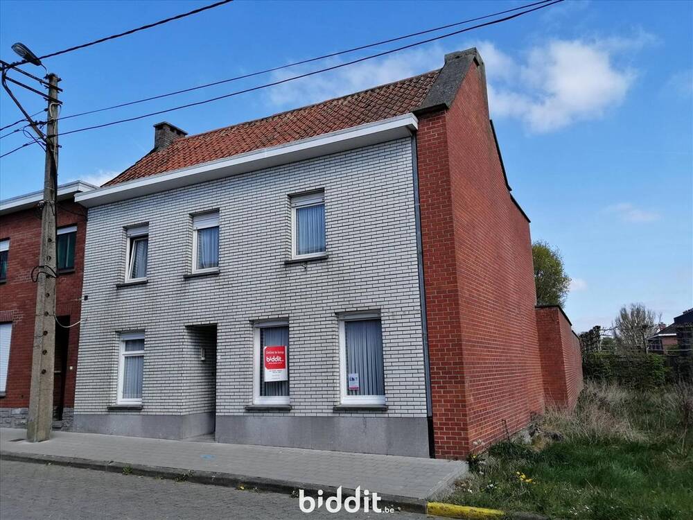 Huis te koop in Sint-Denijs 8554 105000.00€ 4 slaapkamers m² - Zoekertje 441642