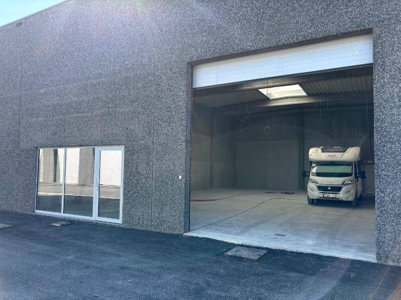 Handelszaak te  koop in Oostnieuwkerke 8840 348000.00€  slaapkamers 240.00m² - Zoekertje 442168