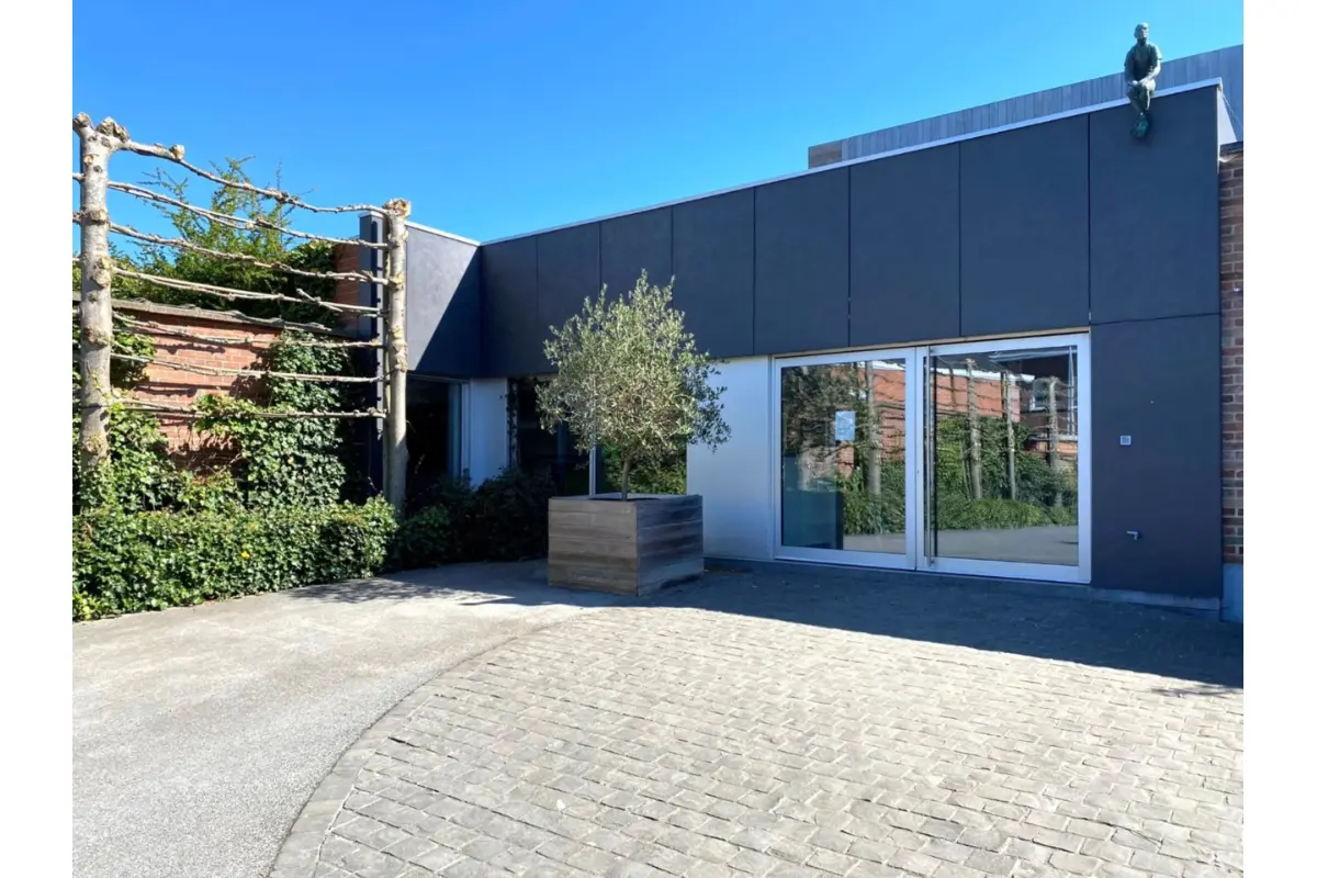 Handelszaak te  huur in Pittem 8740 3265.00€  slaapkamers 1240.00m² - Zoekertje 441563