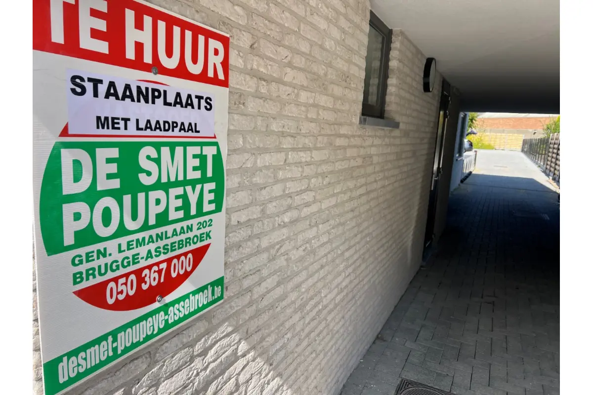 Parking & garage te  huur in Sint-Andries 8200 60.00€  slaapkamers m² - Zoekertje 441224