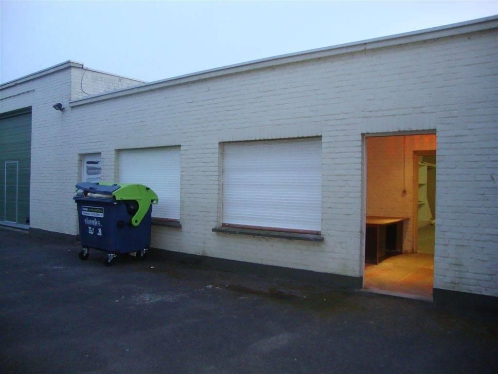 Handelszaak te  huur in Kortrijk 8500 250.00€  slaapkamers m² - Zoekertje 442653