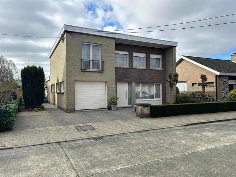 Huis te koop in Izegem 8870 324000.00€ 4 slaapkamers 207.00m² - Zoekertje 443508
