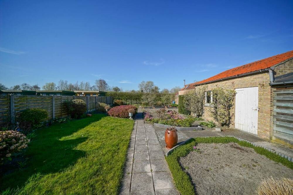 Huis te koop in Oudenburg 8460 299000.00€ 3 slaapkamers 220.00m² - Zoekertje 444903