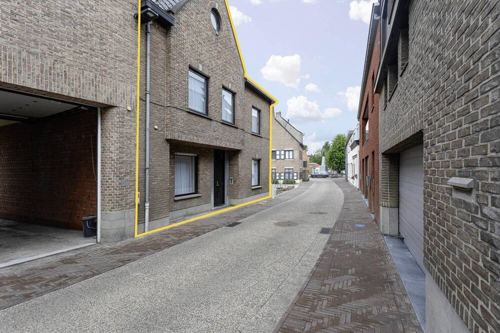 Huis te in Meulebeke 8760 279000.00€ 4 slaapkamers 265.00m² - Zoekertje 444665