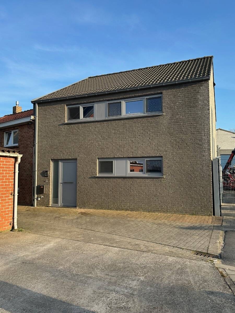 Huis te  huur in Alveringem 8690 895.00€ 3 slaapkamers 170.00m² - Zoekertje 445982