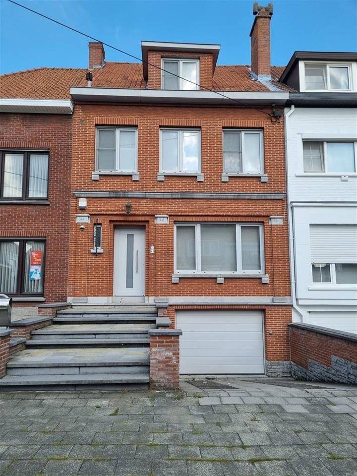 Huis te  huur in Kortrijk 8500 1100.00€ 4 slaapkamers m² - Zoekertje 446598