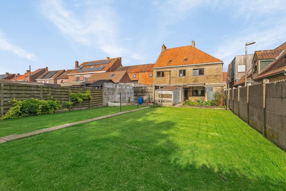Huis te koop in Alveringem 8690 199000.00€ 6 slaapkamers 227.00m² - Zoekertje 446098