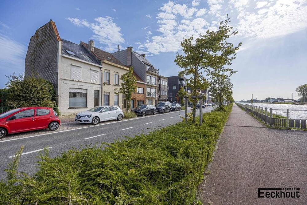 Huis te  koop in Bredene 8450 225000.00€ 3 slaapkamers 191.00m² - Zoekertje 446808