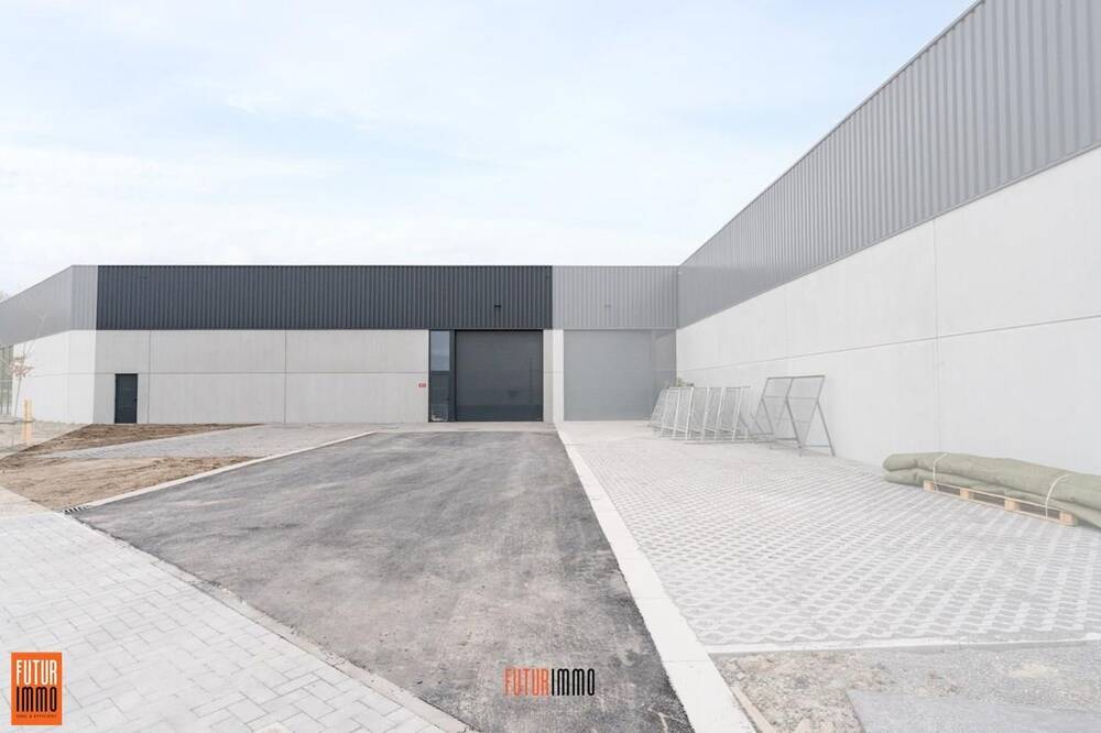Handelszaak te  huur in Oostkamp 8020 1900.00€  slaapkamers m² - Zoekertje 446885