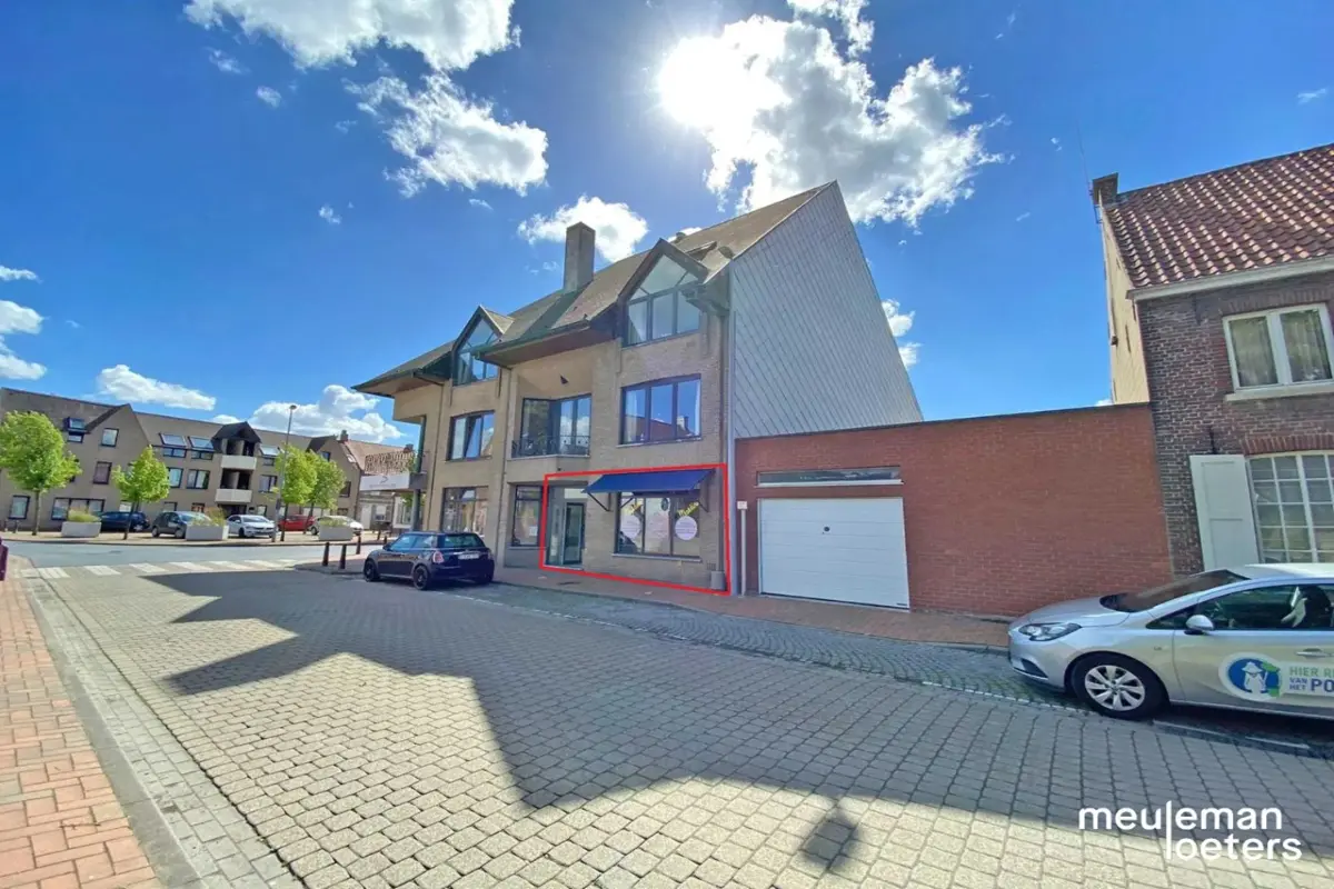 Handelszaak te  huur in Oostkamp 8020 745.00€  slaapkamers m² - Zoekertje 448178