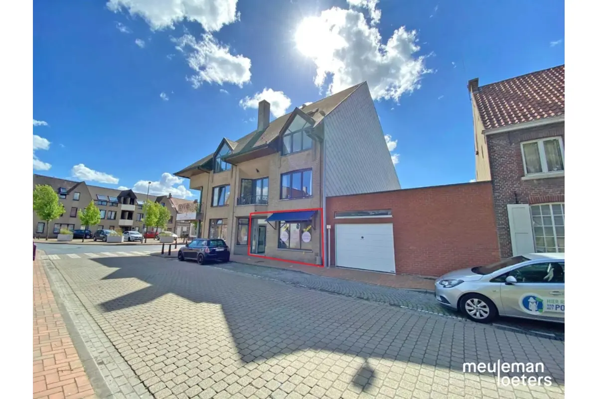 Handelszaak te  huur in Oostkamp 8020 745.00€  slaapkamers m² - Zoekertje 448178