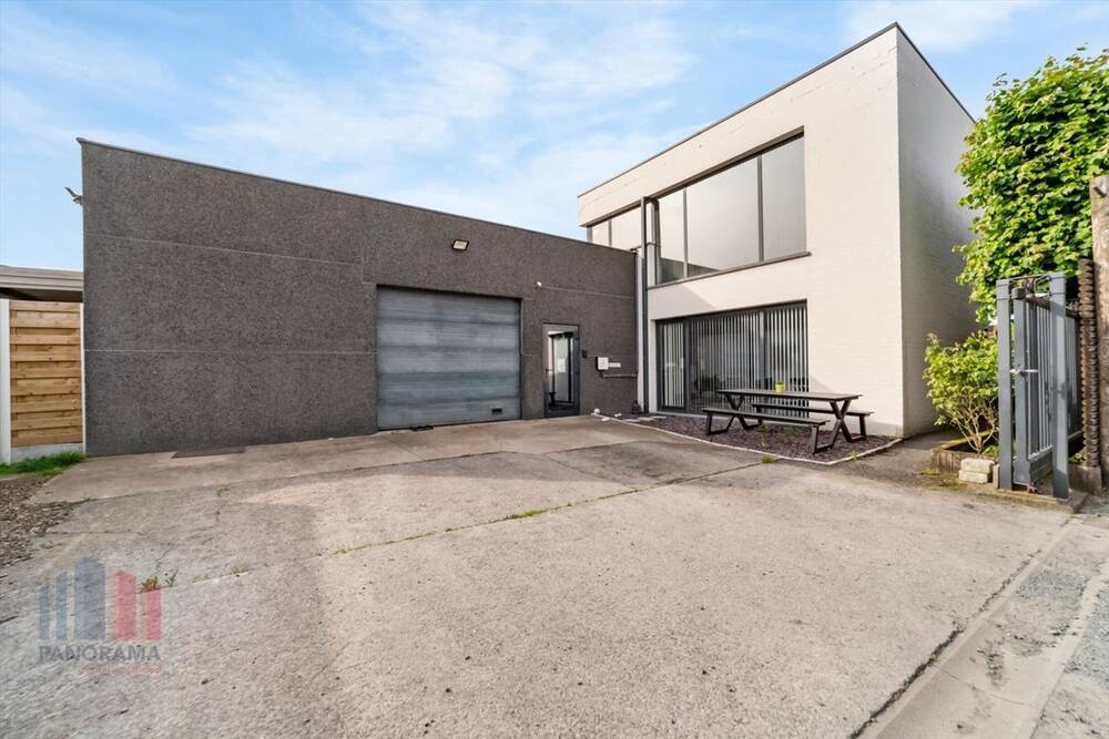 Handelszaak te  koop in Oostkamp 8020 999000.00€  slaapkamers m² - Zoekertje 451903