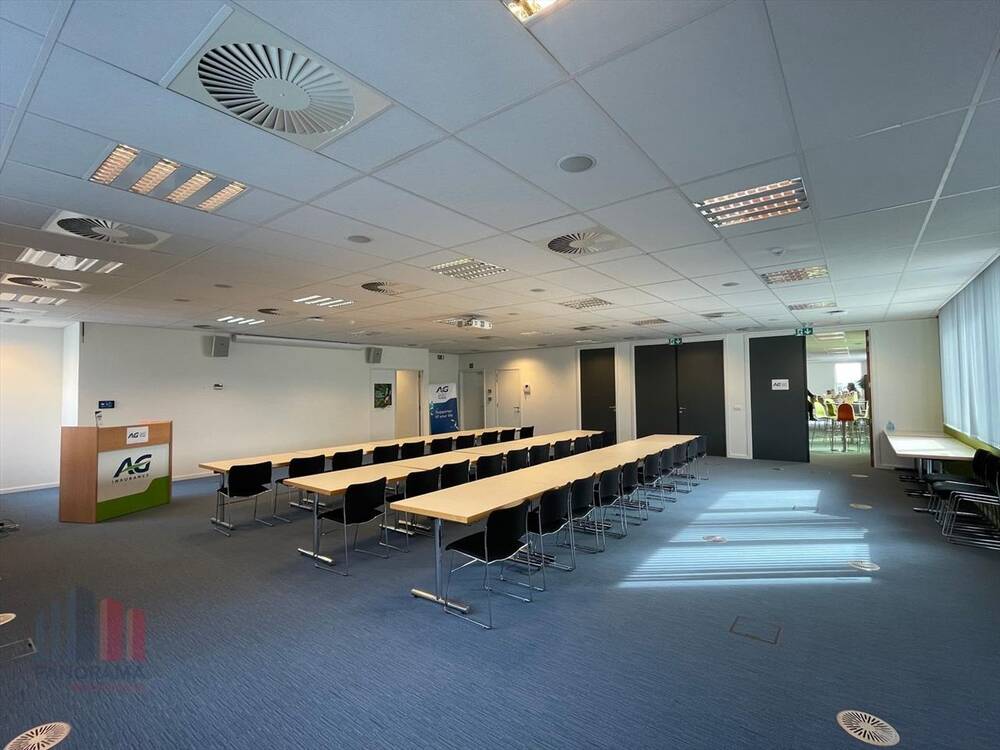 Handelszaak te huur in Roeselare 8800 2385.00€ slaapkamers 212.00m² - Zoekertje 450708
