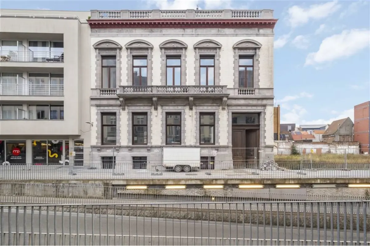 Handelszaak te  huur in Kortrijk 8500 7500.00€  slaapkamers 456.70m² - Zoekertje 449276