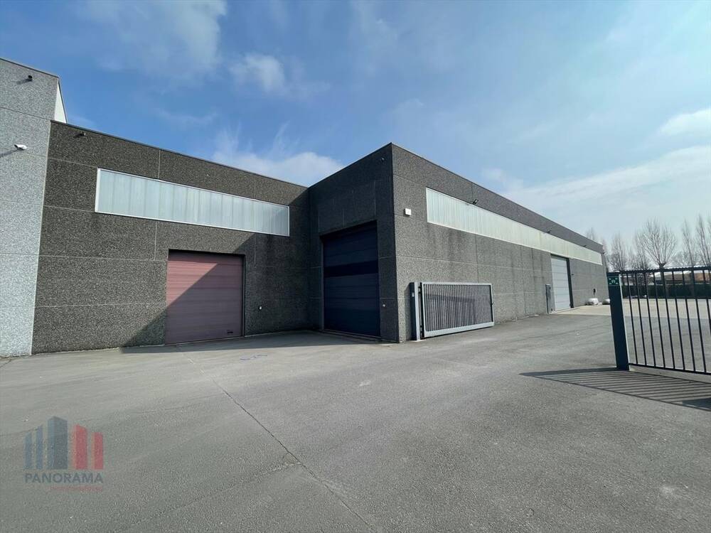 Handelszaak te  huur in Oostkamp 8020 7500.00€  slaapkamers 2066.00m² - Zoekertje 451137