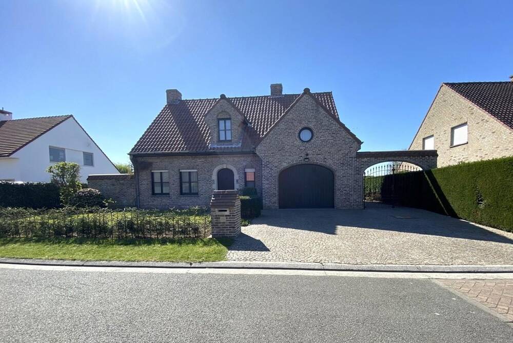 Huis te  huur in Roeselare 8800 1200.00€ 4 slaapkamers 217.00m² - Zoekertje 450931