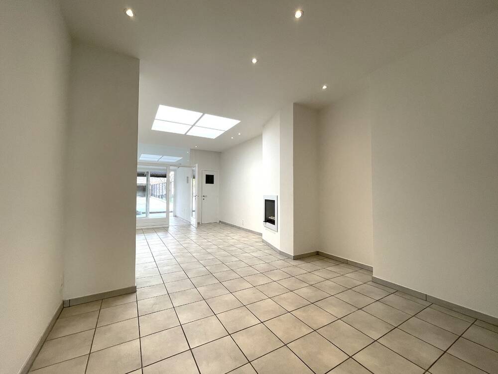 Huis te  huur in Kortrijk 8500 875.00€ 2 slaapkamers 116.00m² - Zoekertje 453850