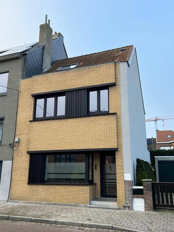 Huis te  koop in Oostende 8400 449000.00€ 4 slaapkamers m² - Zoekertje 456453
