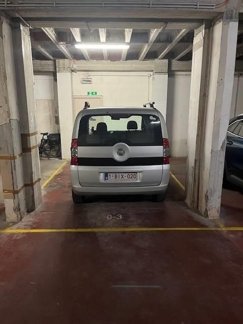 Parking & garage te  huur in Kortrijk 8500 80.00€  slaapkamers m² - Zoekertje 458635