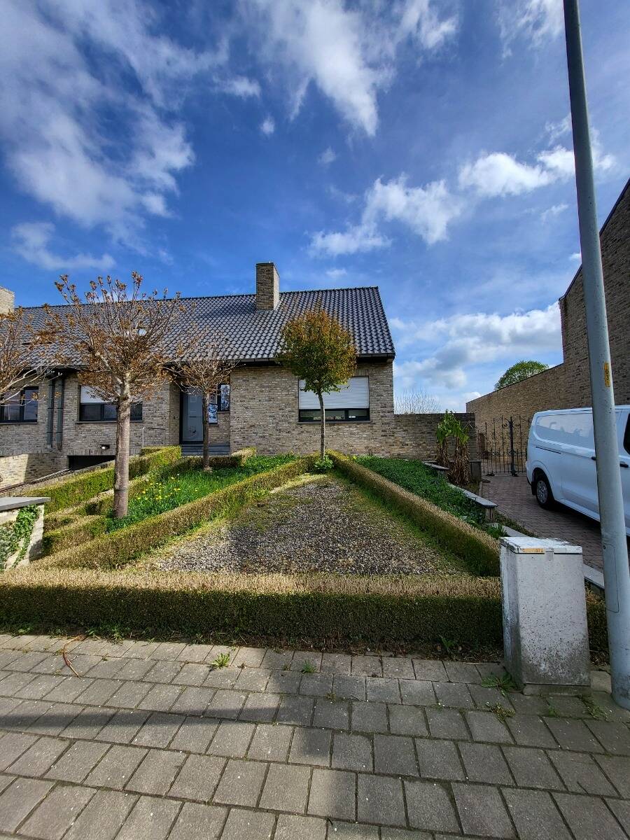 Huis te  huur in Westvleteren 8640 850.00€ 4 slaapkamers 212.00m² - Zoekertje 458600