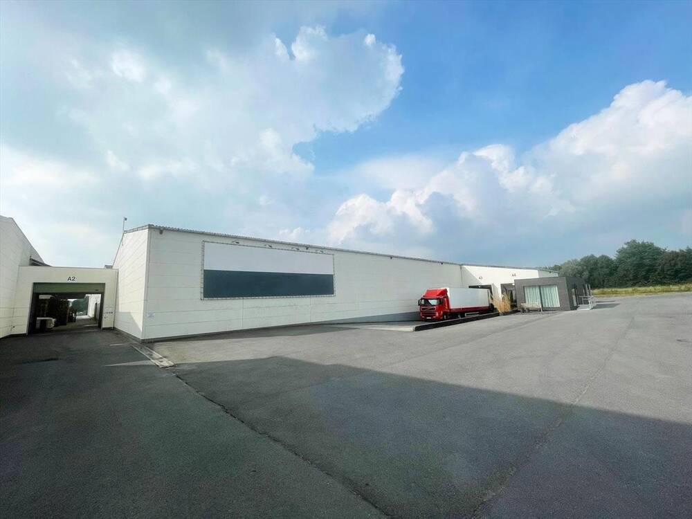 Handelszaak te  huur in Pittem 8740 11260.00€  slaapkamers 3378.00m² - Zoekertje 458318