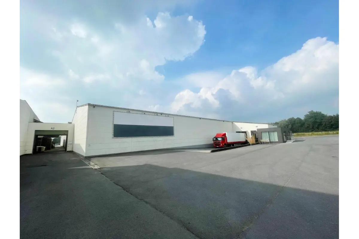 Handelszaak te  huur in Pittem 8740 11260.00€  slaapkamers 3378.00m² - Zoekertje 458318