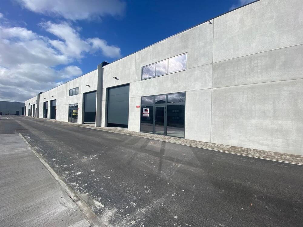Handelszaak te  huur in Jabbeke 8490 1575.00€  slaapkamers 303.00m² - Zoekertje 458993