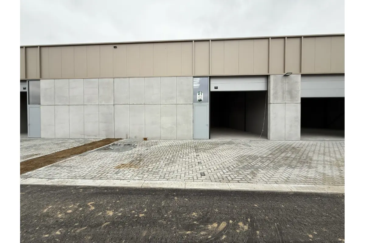 Handelszaak te  huur in Tielt 8700 1170.00€  slaapkamers 216.00m² - Zoekertje 460743