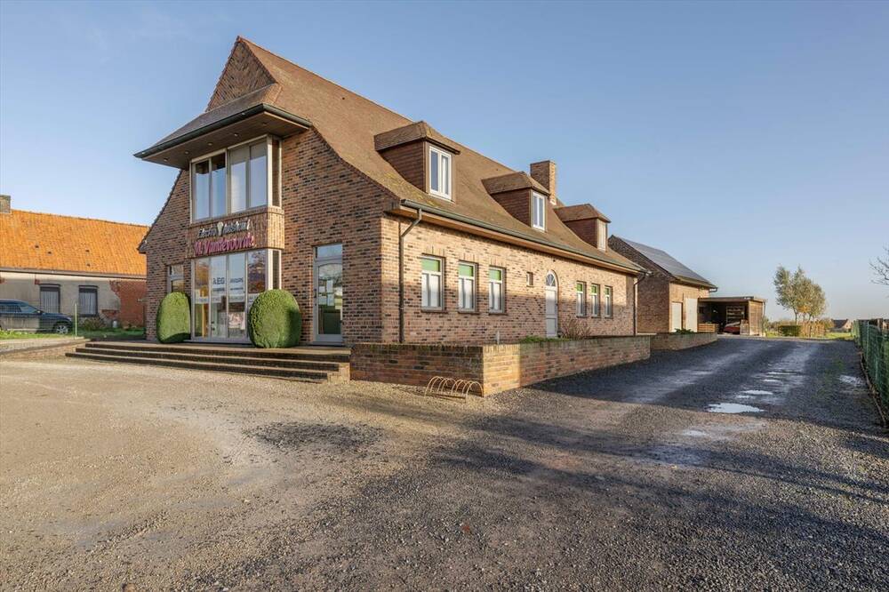 Handelszaak te koop in Tielt 8700 580000.00€ 4 slaapkamers 370.00m² - Zoekertje 461902